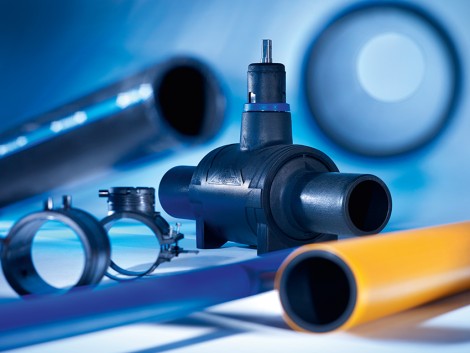 Adduction d'eau et de gaz robinetterie hydrantes tubes en PE